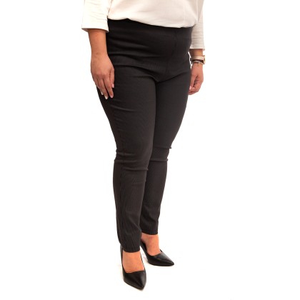 Μαύρο ελαστικό παντελόνι με λεπτή ρίγα (Plus Size)
