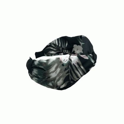 Μαύρη στέκα με φλοράλ τύπωμα