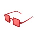 Κόκκινα τετράγωνα γυαλιά ηλίου με κόκκινο σκελετό