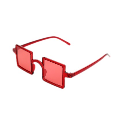 Κόκκινα τετράγωνα γυαλιά ηλίου με κόκκινο σκελετό
