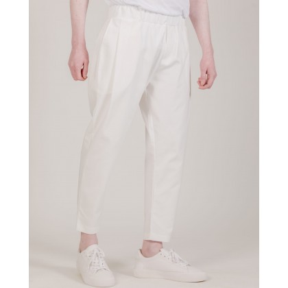 NÉ EN AOÛT the traveler pants with tucks in white