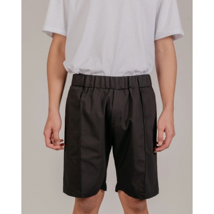 NÉ EN AOÛT Shorts with pin tucks in black