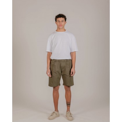 NÉ EN AOÛT Shorts with pin tucks in khaki